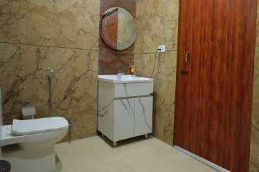 Room With Modern Bathroom in Ghaziabad