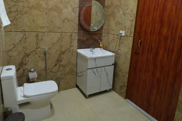 Room with Clean Bathroom in Ghaziabad