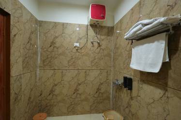 Room with Geyser in Ghaziabad