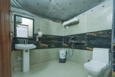 Room with Modern Bathroom in Ghaziabad